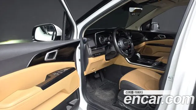 2022 Kia Canival Diesel 9-Seater Prestige, photograph 2
