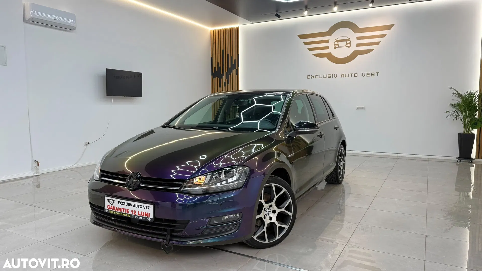 2014 Volkswagen Golf, photograph 2