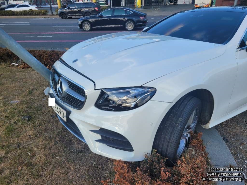2019 Mercedes-Benz E220 d Coupe, photograph 4