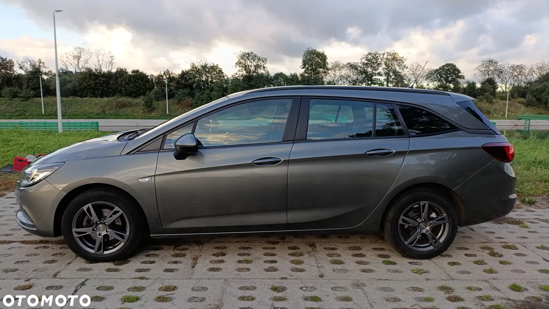 2018 Opel Astra 1.6 CDTI Enjoy, photograph 2