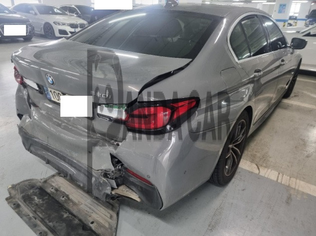 2021 BMW 520i, photograph 2