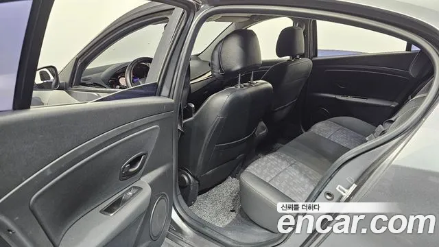 Renault-KoreaSamsung SM3 SE — photo 1 of 20