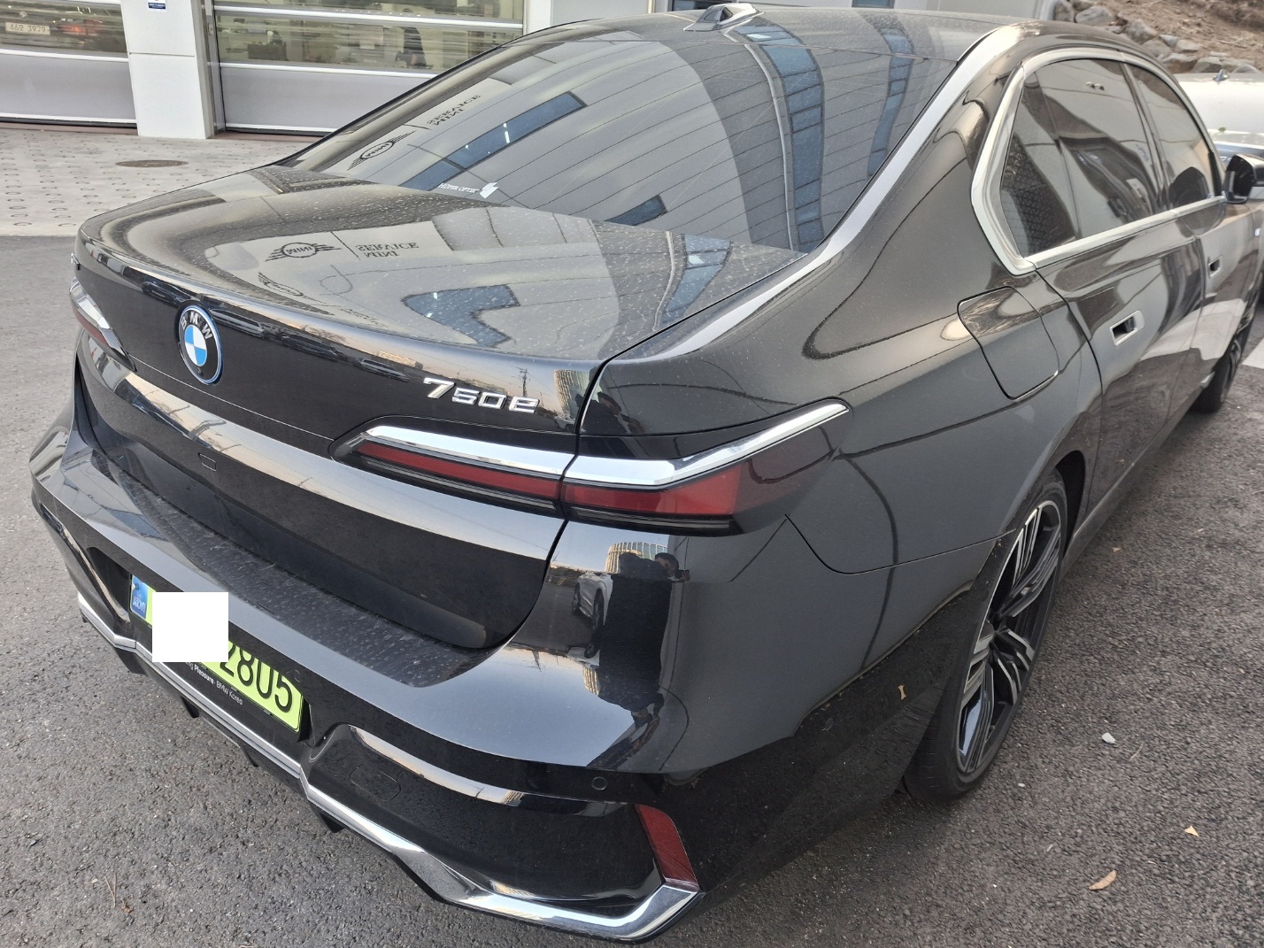 2024 BMW 750e xDrive, photograph 3