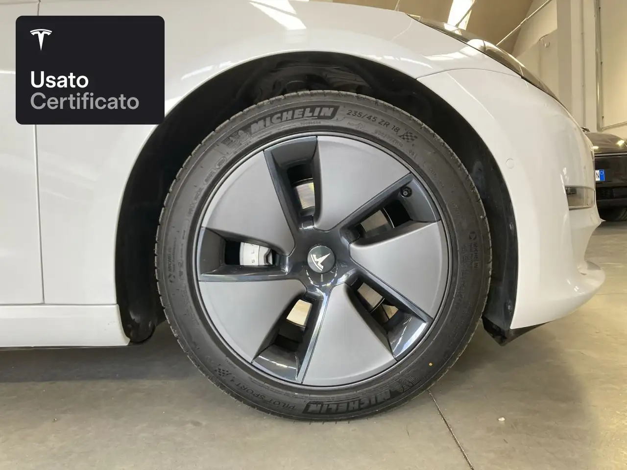 2021 Tesla Model 3 Long Range AWD, photograph 11