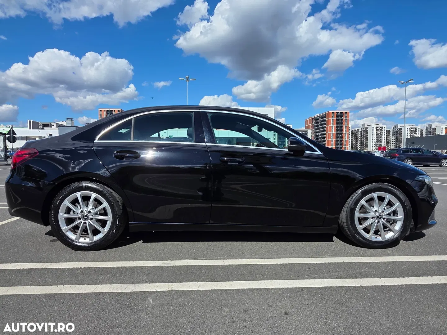 2020 Mercedes-Benz A 180 7G-DCT Edition 2020, photograph 3