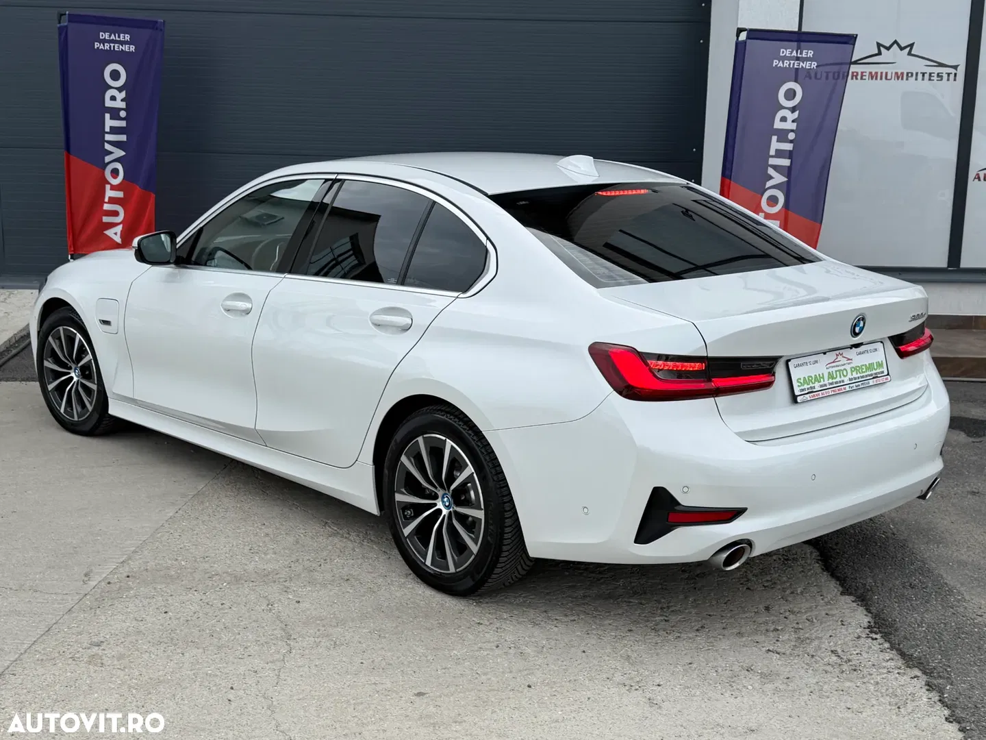 2022 BMW Seria 3, photograph 8