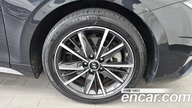 Hyundai Grandeur 2.5 — photo 1 of 35