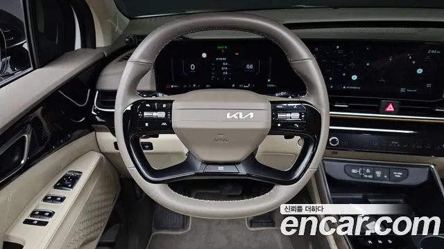 Kia Canival Gasoline 9-Seater Gravity — photo 1 of 34
