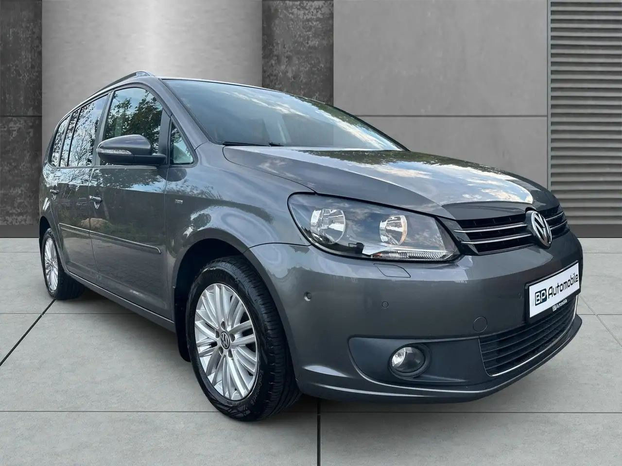 2014 Volkswagen Touran Cup 2.0 TDI 7-SITZER, photograph 2