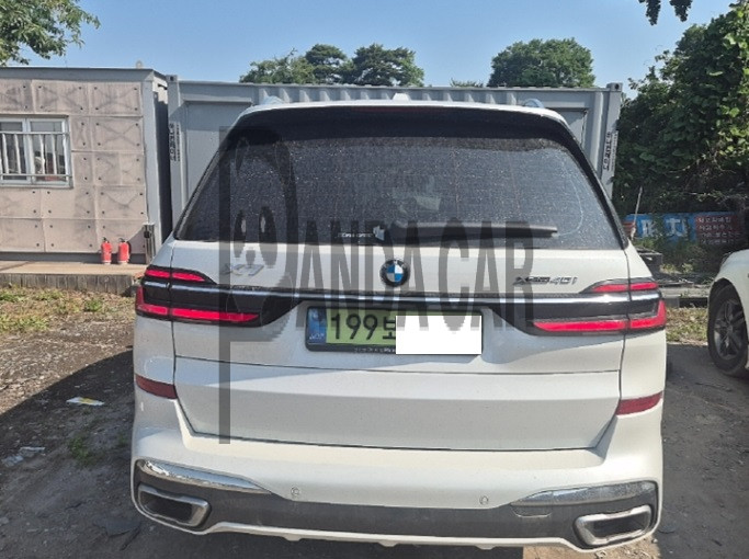 2025 BMW X7 xDrive40i, photograph 2