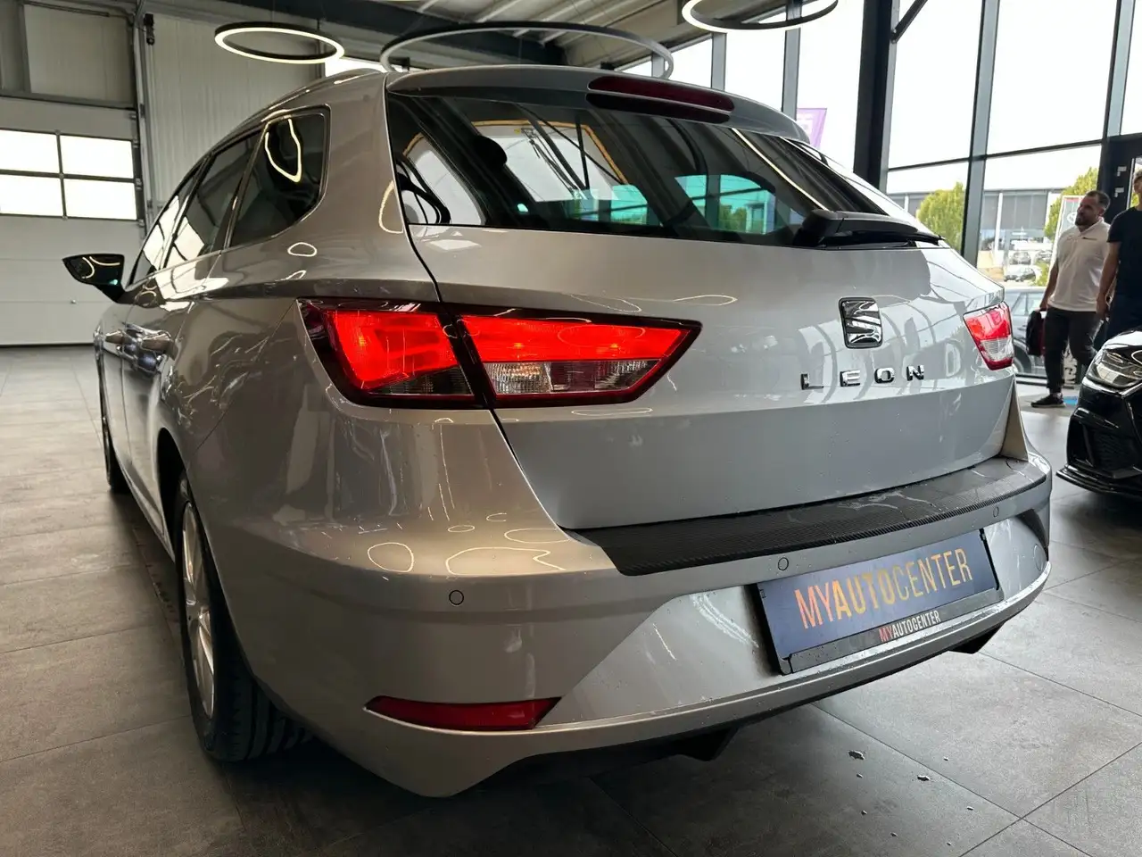 2018 SEAT Leon *TAMPO*NAV*CARPLAY*2-ZONEN*PDC*SitzHZ*, photograph 5