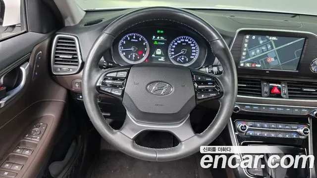 Hyundai Grandeur 2.4 Exclusive — photo 1 of 33