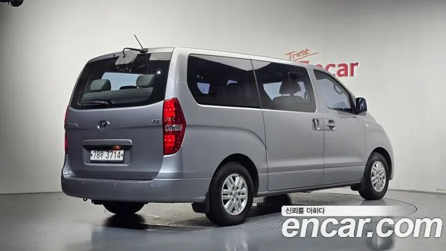 2017 Hyundai Starex 12-Seater Wagon, photograph 11