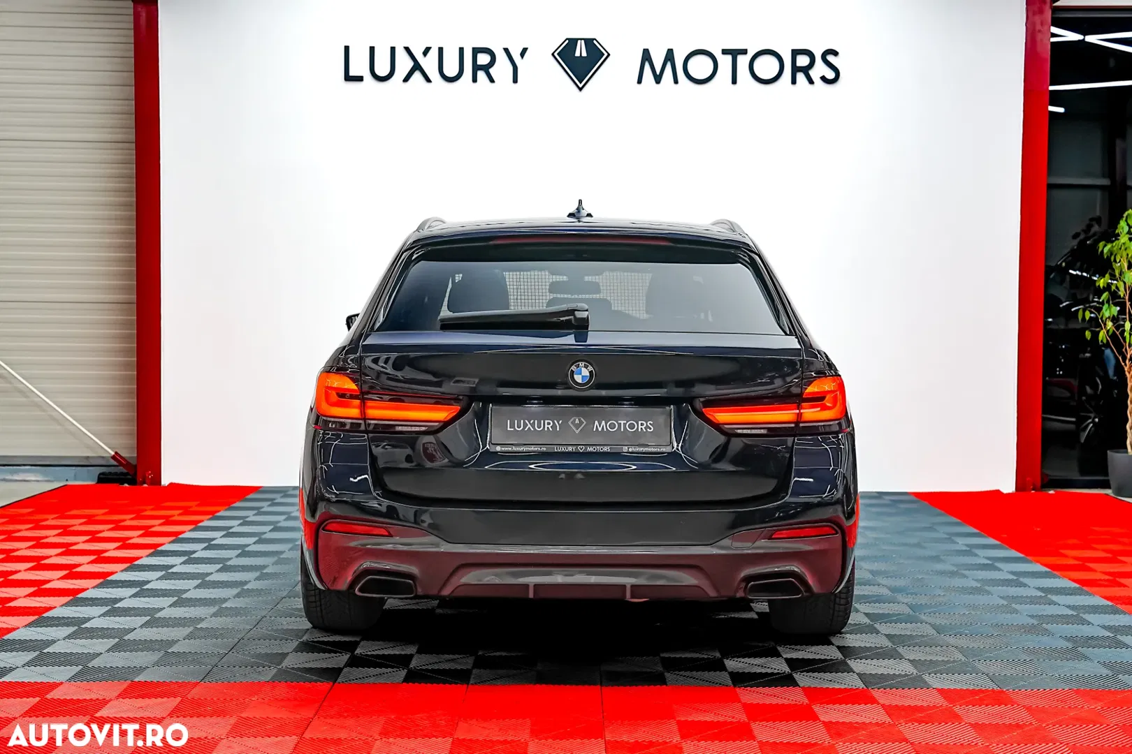 2023 BMW Seria 5 520i Aut. M Sport Edition, photograph 9