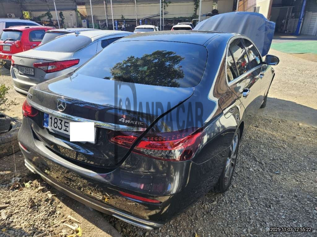 2021 Mercedes-Benz E350 4MATIC, photograph 4