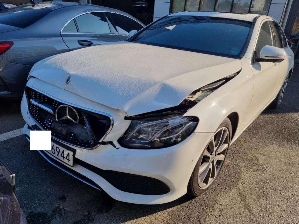 2019 Mercedes-Benz E300 4Matic, photograph 4
