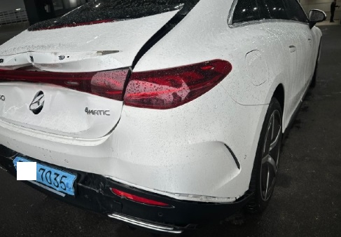 2023 Mercedes-Benz EQE350 4MATIC, photograph 4
