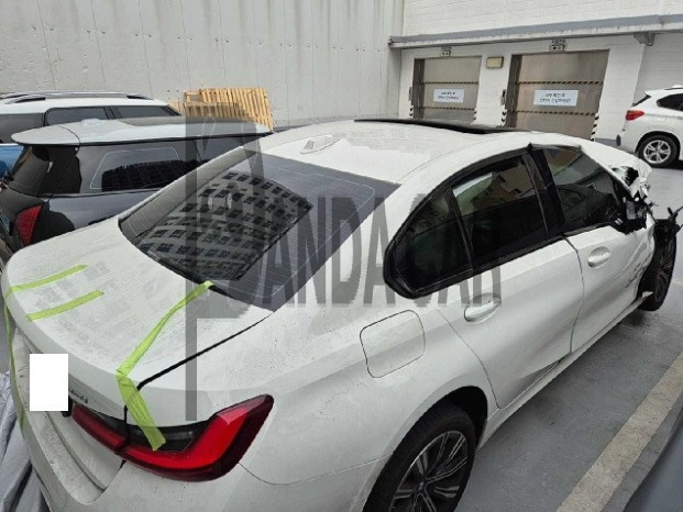 2025 BMW 320i, photograph 2