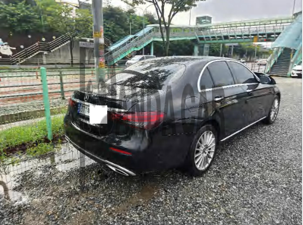 2023 Mercedes-Benz E250, photograph 3