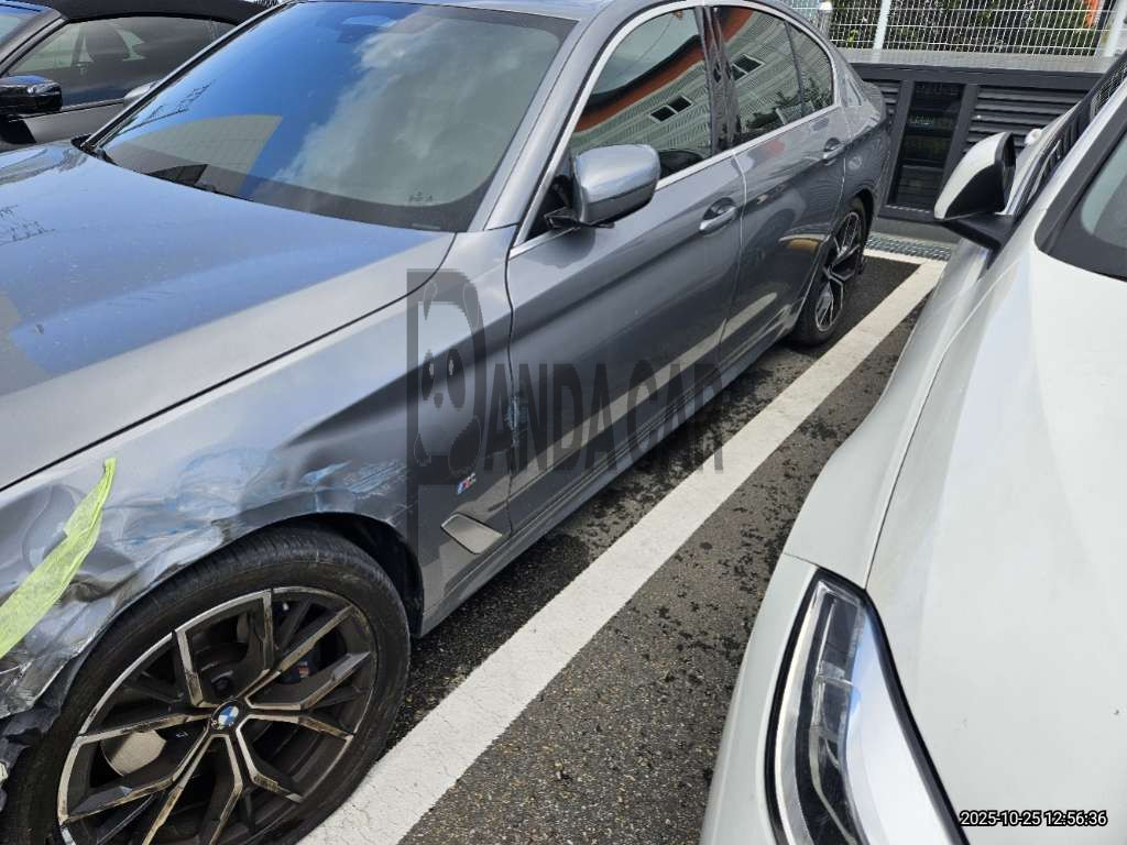2023 BMW 530i xDrive, photograph 2