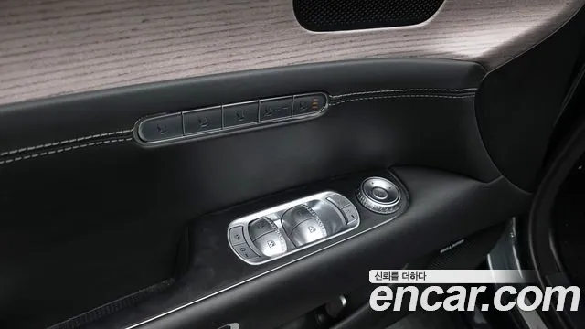 Genesis G90 Gasoline 3.5 Turbo AWD — photo 1 of 36
