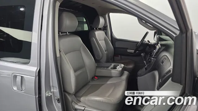 2021 Hyundai Starex Van 3-Seater, photograph 6