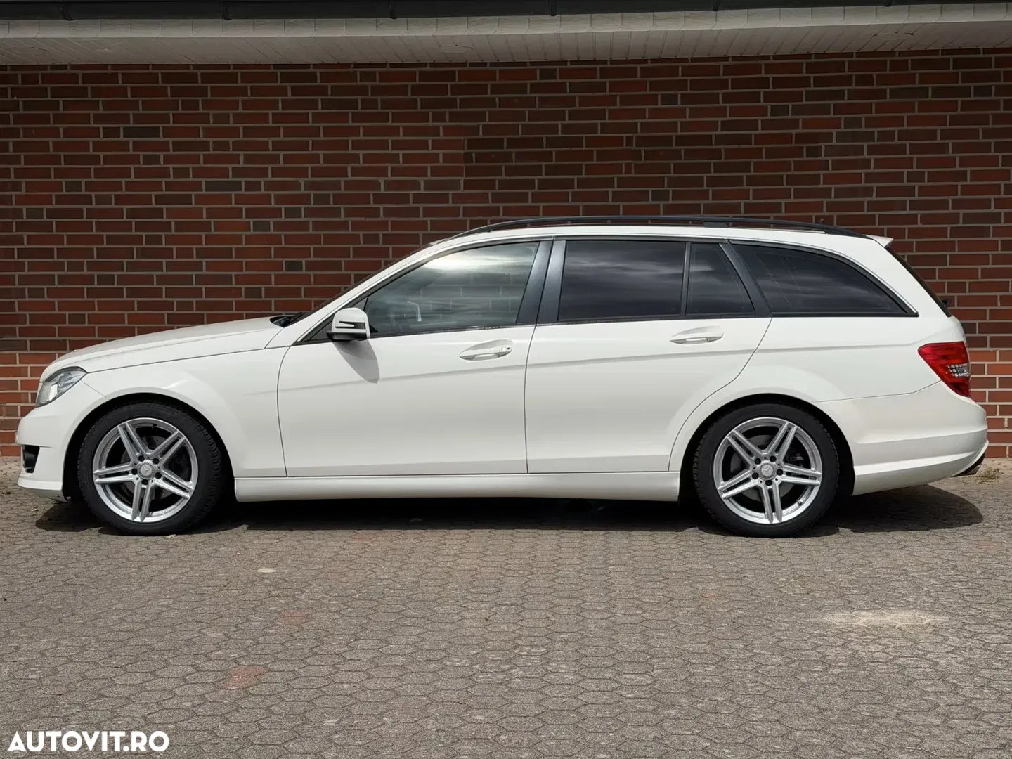 2013 Mercedes-Benz C, photograph 11