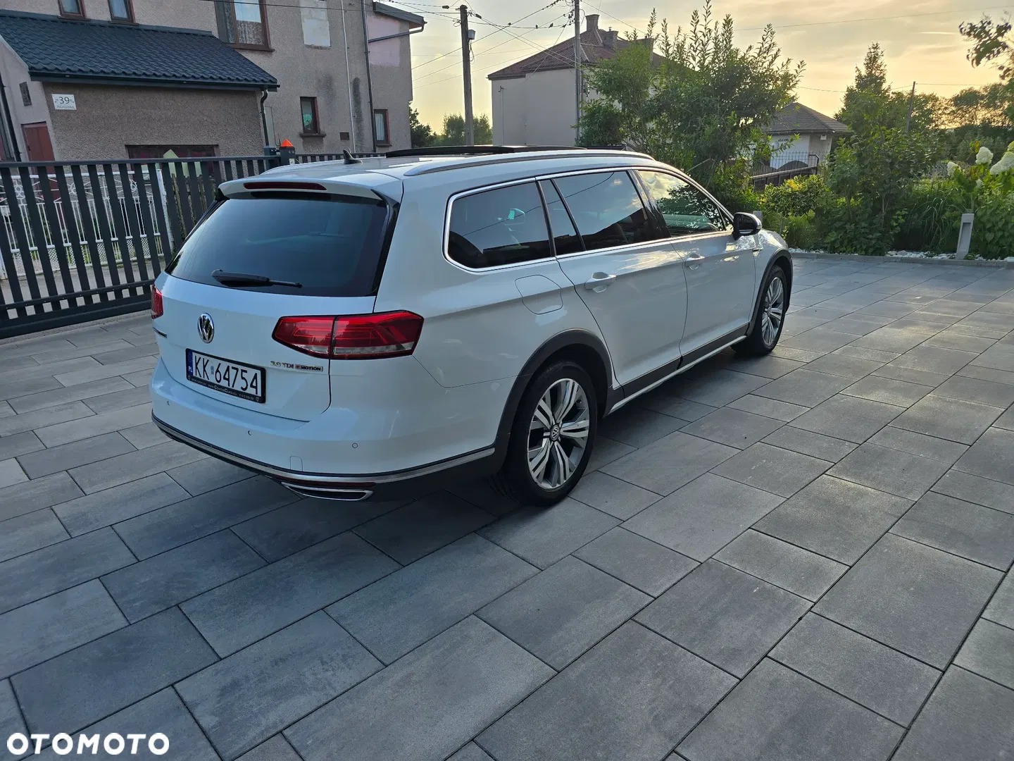 2017 Volkswagen Passat Alltrack, photograph 5