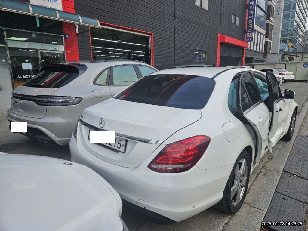 2017 Mercedes-Benz C200, photograph 5