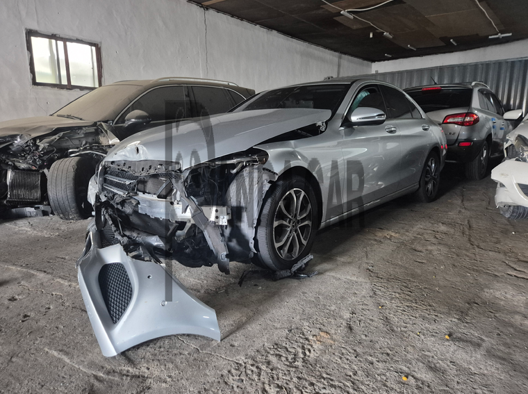2017 Mercedes-Benz C200, photograph 5