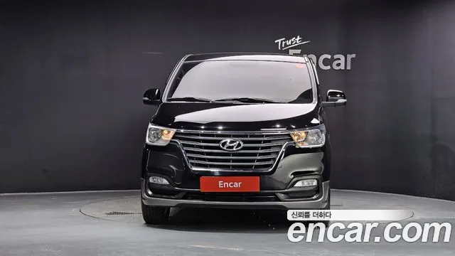 Hyundai Starex Urban 9-Seater — photo 1 of 30