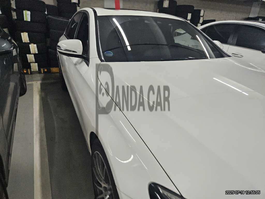 2017 Mercedes-Benz E220 d 4Matic, photograph 2