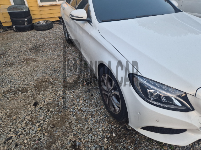 2017 Mercedes-Benz C200, photograph 3