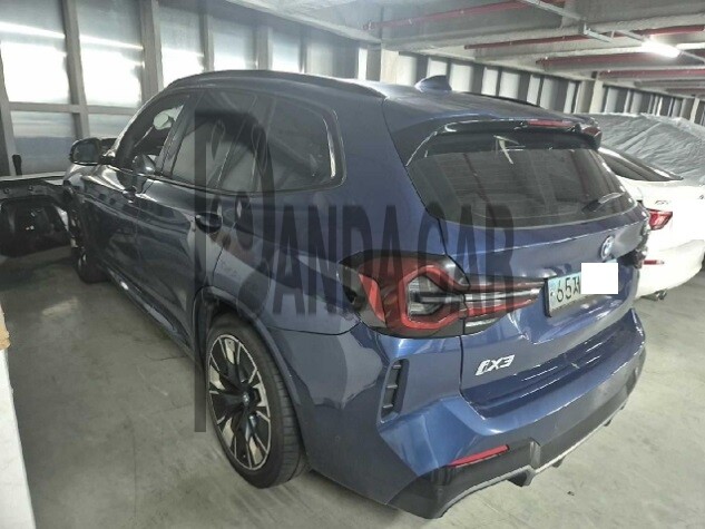 2023 BMW iX3 M Sport, photograph 2