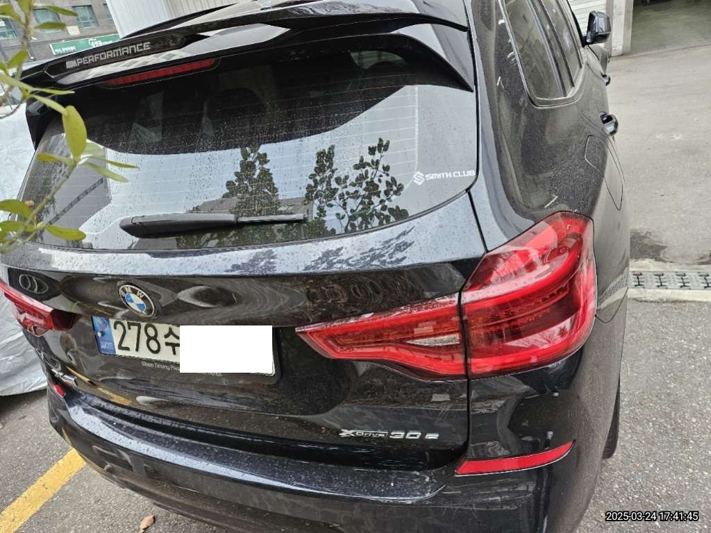 2021 BMW X3 xDrive3A0e, photograph 1