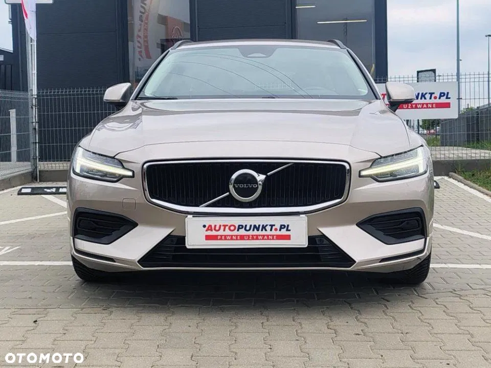 2023 Volvo V60, photograph 2