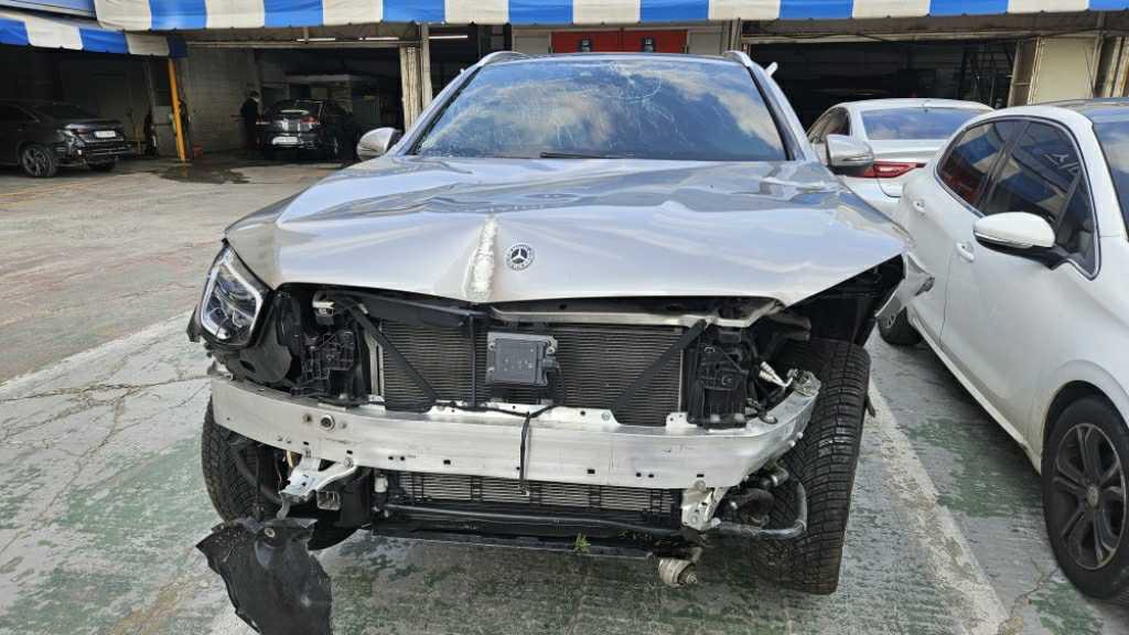 2021 Mercedes-Benz GLC300 e 4MATIC, photograph 1