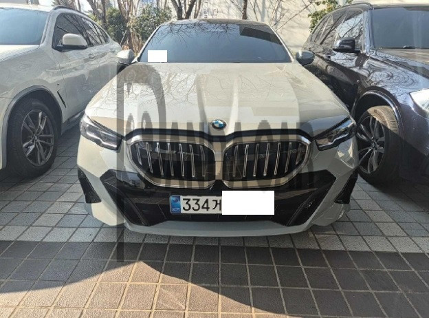 2025 BMW 530i xDrive, photograph 1