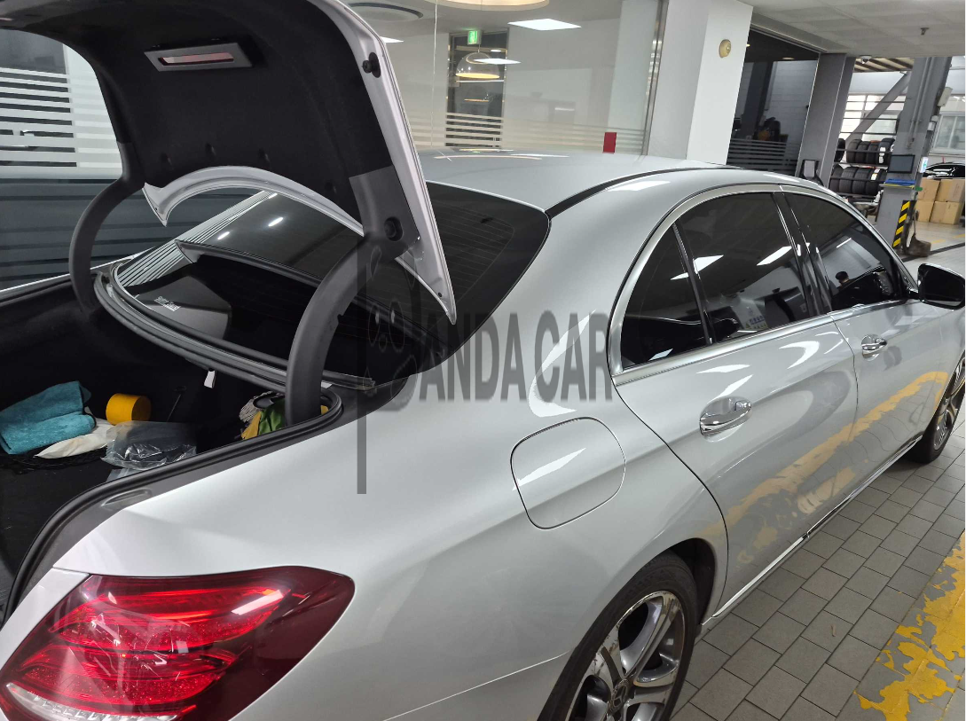 2019 Mercedes-Benz E300, photograph 4