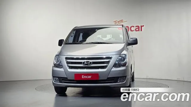 2017 Hyundai Starex 12-Seater Wagon, photograph 3