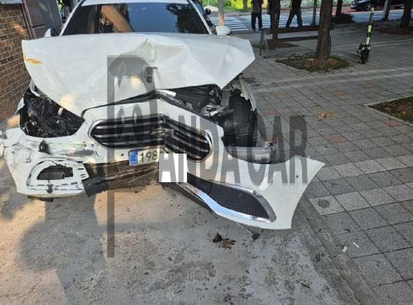 2023 Mercedes-Benz E350 4MATIC, photograph 3