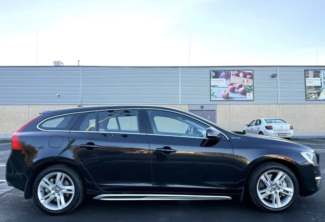 2013 Volvo V60 D6 Plug-In-Hybrid AWD Geartronic Summum, photograph 6