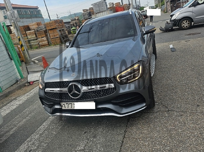 2020 Mercedes-Benz GLC300 4MATIC, photograph 1