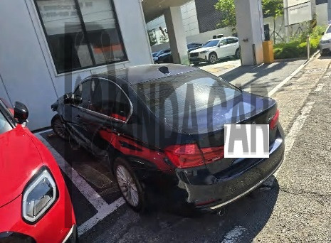 2017 BMW 320i, photograph 2