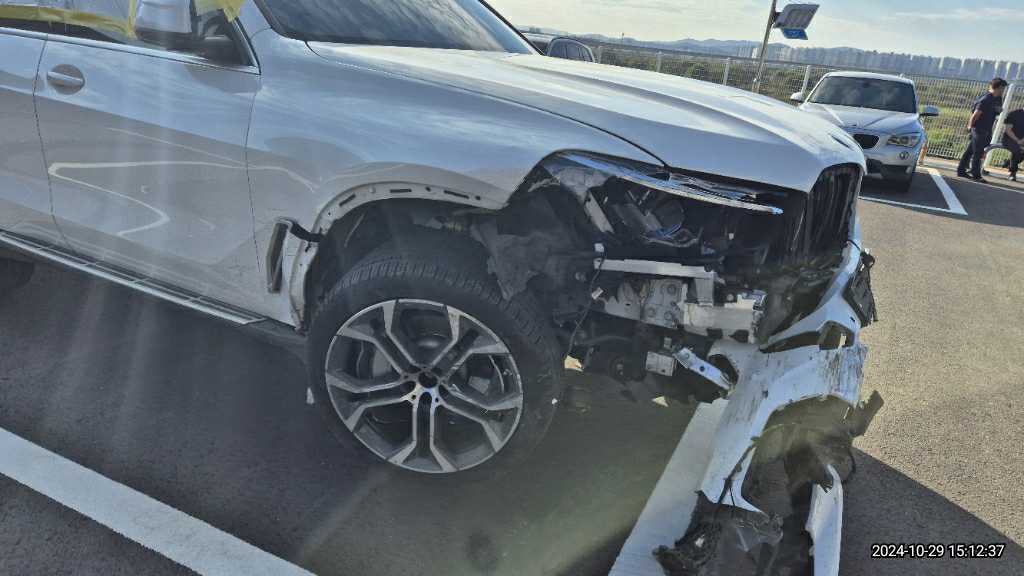 2022 BMW X5 xDrive40i model 2023, photograph 5