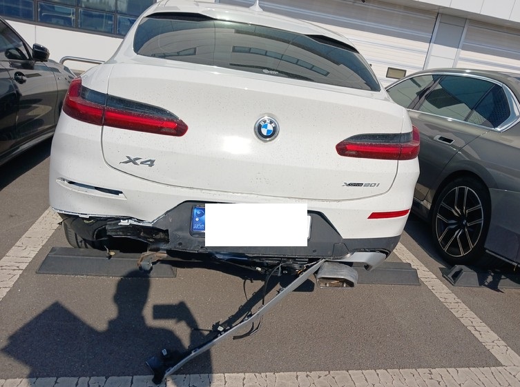 2025 BMW X4 xDrive20i, photograph 1