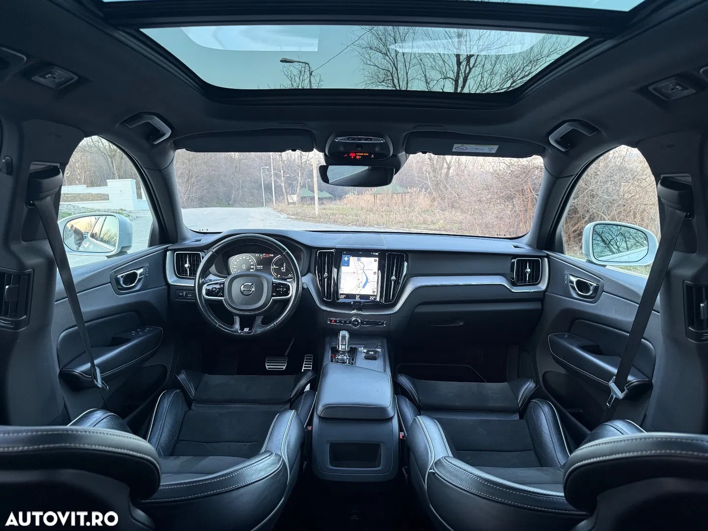 2018 Volvo XC 60 T8 Twin Engine AWD R-Design, photograph 5
