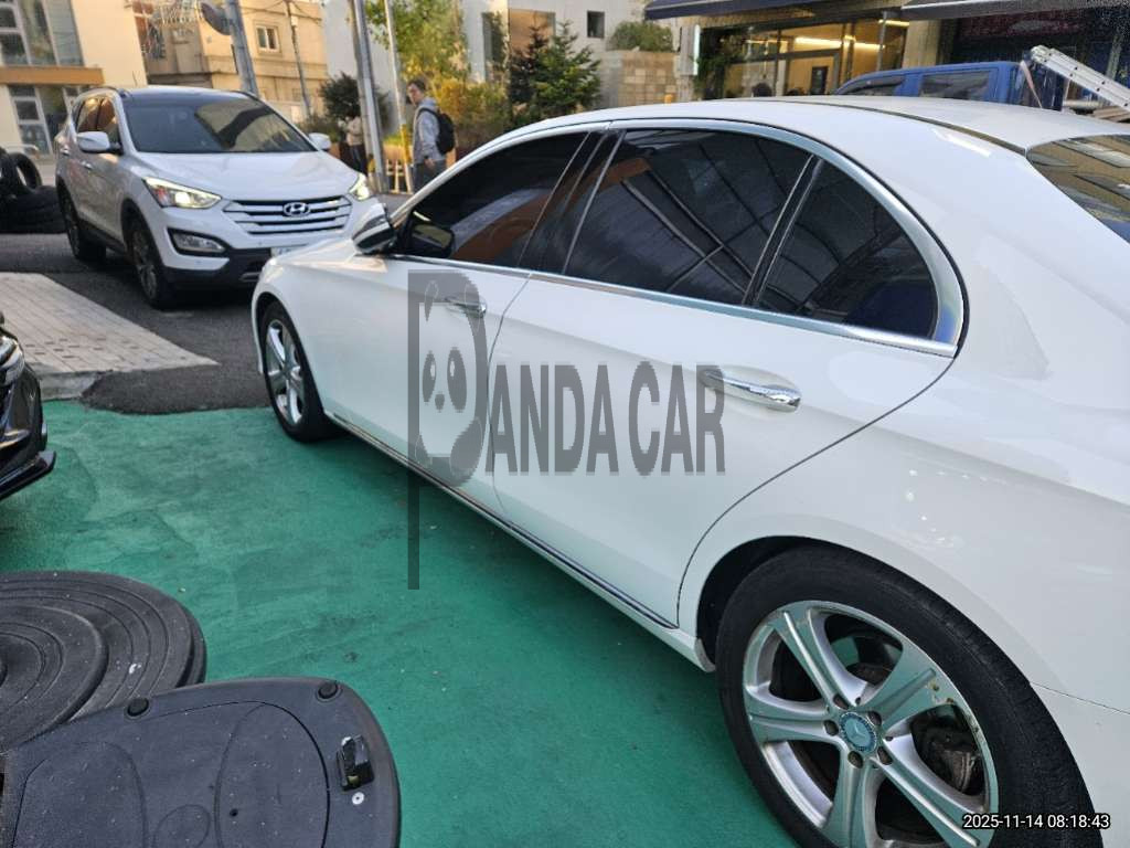 2017 Mercedes-Benz E220 d, photograph 4