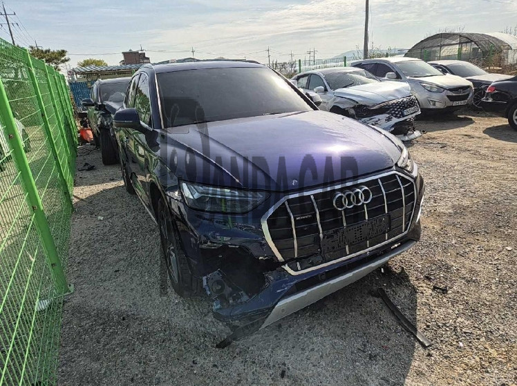 2022 Audi Q5 40 TDI quattro, photograph 2