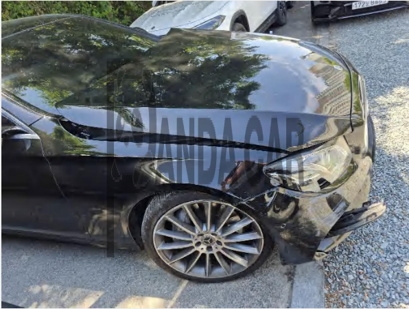 2019 Mercedes-Benz E350 4Matic, photograph 2